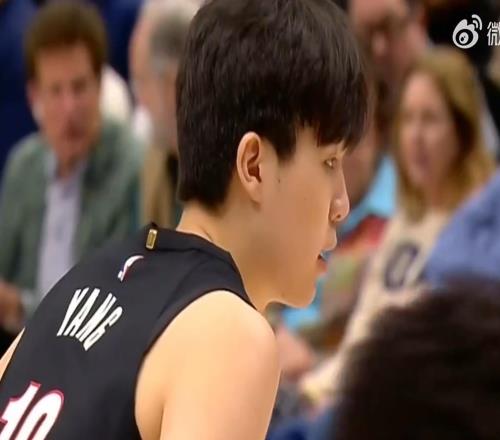 雙塔效果不佳，楊瀚森半場(chǎng)僅獲1分35秒出現1失誤，期間曾被打08