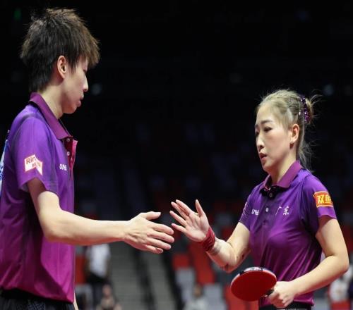 淚目！34歲國乒美女奧運冠軍43逆轉進決賽：又美又能打沖兩連冠