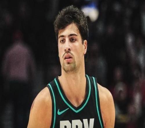 阿夫迪亞出戰(zhàn)28分47秒砍33分8板9助，隊史單場30+5+5用時第二少