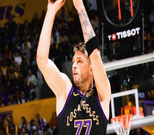 詹皇生日夜半場2分艾頓2板，東契奇30+11對(duì)飆狀元，活塞力克湖人