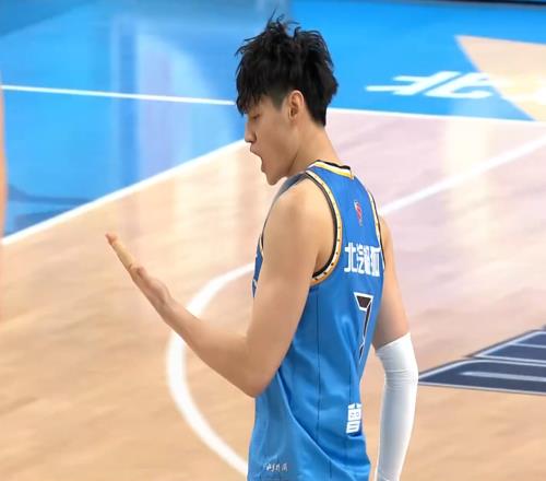 北京男籃31分大勝，送廣東賽季首敗，曾凡博火線復(fù)出表現(xiàn)搶眼