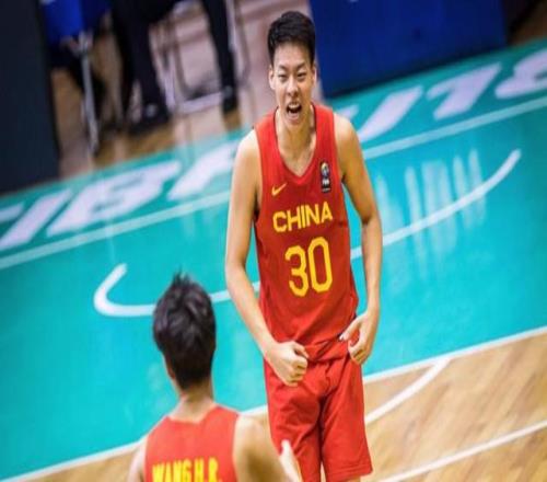 登場(chǎng)7分鐘，得分+籃板不如犯規(guī)多，球迷：打不了CBA但能打國(guó)家隊(duì)