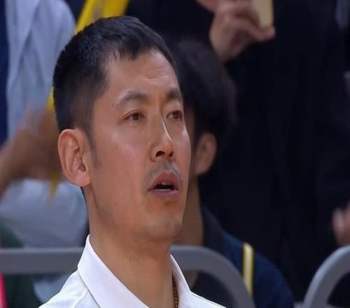 張慶鵬：第一節(jié)被人家得30分一次犯規(guī)沒有，這是全明星級別防守嗎