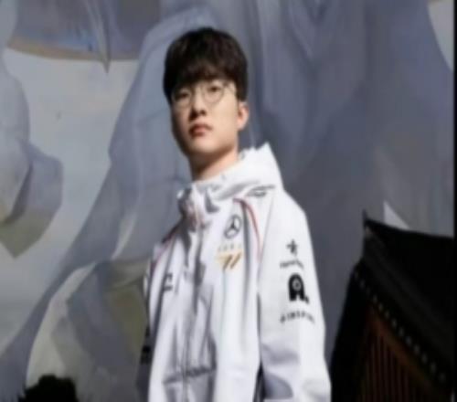 Faker今日进行直播：让粉丝选出他的S15冠军皮肤