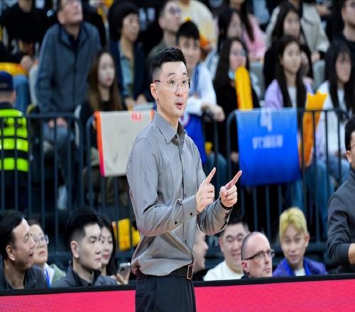 新疆男籃開(kāi)盲盒！引進(jìn)NBA發(fā)展聯(lián)盟后衛(wèi)，劉煒?lè)e極補(bǔ)救