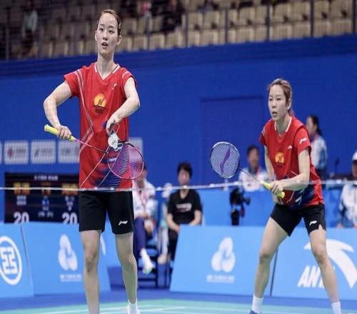十五運(yùn)會(huì)羽毛球賽揮拍，香港隊(duì)取得成年組男團(tuán)附加賽勝利