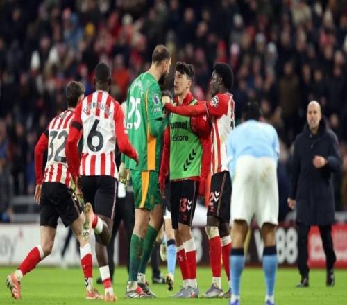 多納魯馬賽后和對手發(fā)生激烈沖突，隨后被拉開