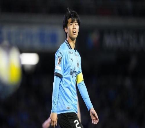 21歲日本新人開啟生涯新一站：防C羅一戰(zhàn)成名，輾轉(zhuǎn)熱刺去到德甲
