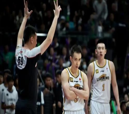 遼籃三連敗被打崩潰趙繼偉賽后拒絕與山東握手：輸球又敗人品