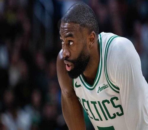 搖頭，凱爾特人杰倫布朗對尼克斯布倫森獲得12月最佳球員感到不滿