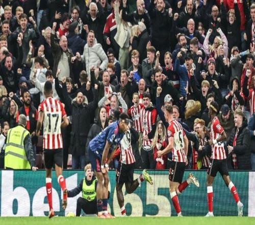 英超大黑馬！廝殺榜首隊(duì)搶分，力壓衛(wèi)冕冠軍+殺進(jìn)英超前4