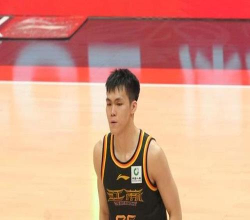 14中10轟34分6板！又一天才后衛(wèi)橫空出世，郭士強(qiáng)給他機(jī)會(huì)試試