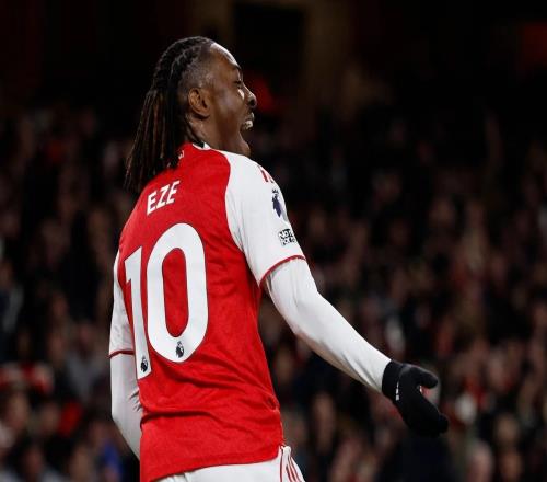 埃澤今夏本已接近加盟熱刺，但最終轉(zhuǎn)會(huì)阿森納并攻破熱刺球門