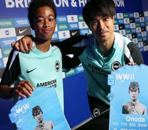 日本國腳竟拿“戰(zhàn)犯”照片合影