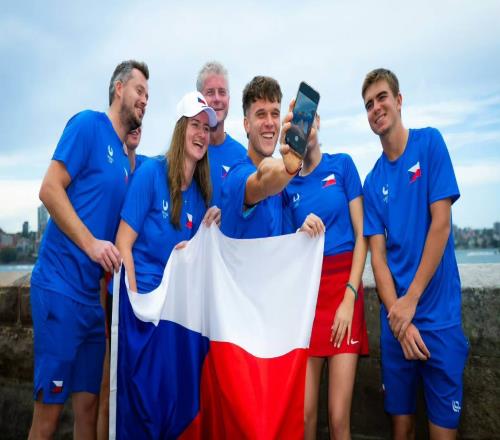 中國隊手下敗將逆襲進(jìn)聯(lián)合杯四強(qiáng)，袁悅45分鐘速敗引發(fā)網(wǎng)友熱議