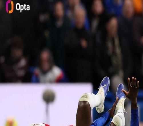 自大衛(wèi)路易斯以來，凱塞多是首位英超對槍手染紅的藍軍球員