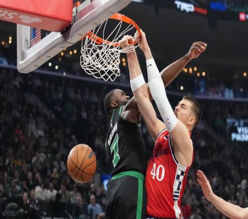 我不是月最佳杰倫布朗爆砍50+3+5！戰神卡狀態(tài)消失，哈登拉胯