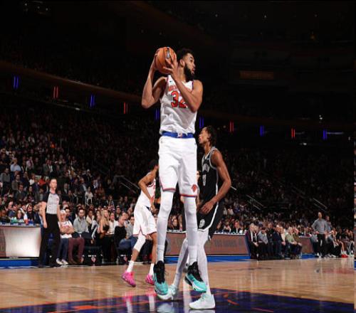 尼克斯54分大勝創(chuàng)多項神跡：隊史單場最大凈勝分+面對籃網(wǎng)13連勝