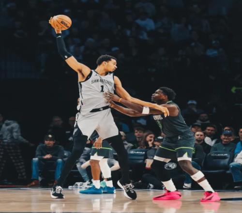 狀元大戰(zhàn)！馬刺拒25分逆轉(zhuǎn)復仇森林狼，文班轟39+9，華茲空砍55分