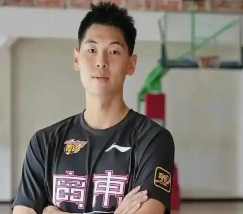 廣東隊完成CBA體測，崔永熙摸高3米44，徐杰負重深蹲數(shù)據(jù)亮眼