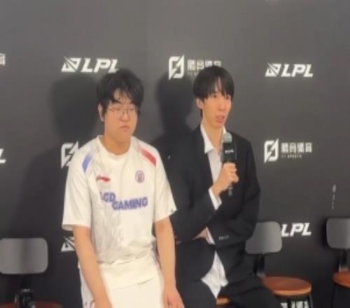 LGD賽后群訪教練：回去要調(diào)整BP方面整理好英雄的優(yōu)先級