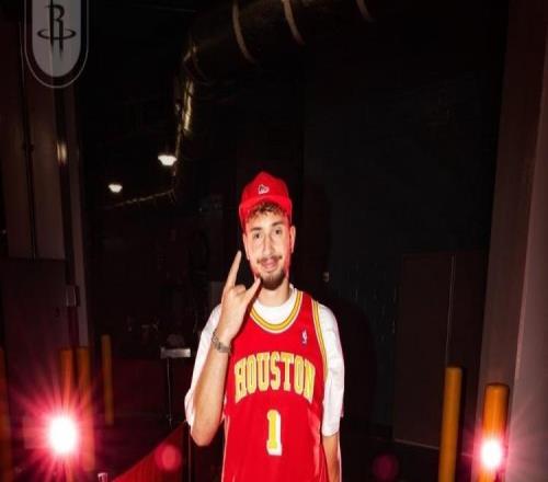 TMac！申京本場比賽入場時身穿的是麥迪球衣