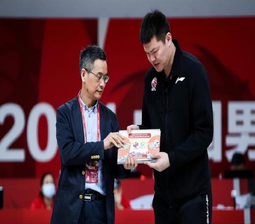 官宣確定！NBA級(jí)小前鋒加盟廣東宏遠(yuǎn)，朱芳雨已敲定三名外援