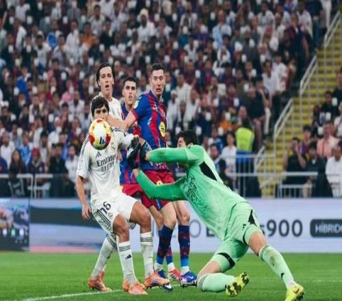 32！巴薩擊敗皇馬，捧起超級杯冠軍！德容飛鏟姆巴佩，吃到紅牌