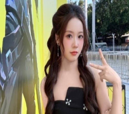 無(wú)畏契約主持人戈曼尼曬照：冬天讓人有種正在接近幸福的感覺(jué)！