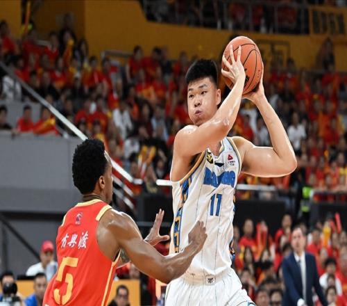 CBA最貴的替補(bǔ)中鋒！場(chǎng)均4分2籃板，年薪600萬