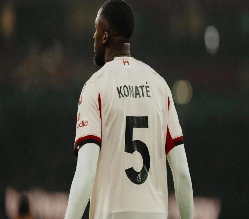 “好兄弟”，戰(zhàn)平阿森納后科納特曬小基耶薩的搞怪照片