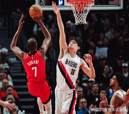 火箭大爆冷！杜蘭特37+4伊森絕殺超時(shí)，阿夫迪亞41+6，探花太拉胯