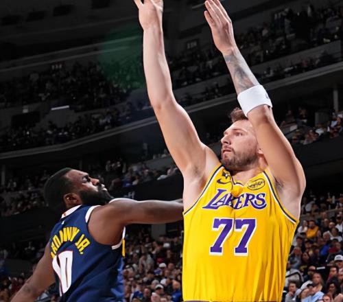 湖人VS快船前瞻：洛杉磯德比，湖人沖擊3連勝，東詹PK哈登