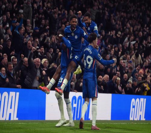 血條拼空英超跌出前四，歐冠掉出直通，藍軍血拼槍手后兩頭不占