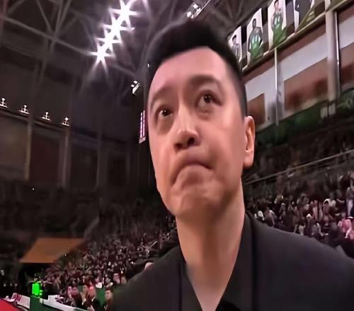 遼寧男籃，昨晚比賽用了一名新人，表現(xiàn)不錯(cuò)，但很快又被換了下去