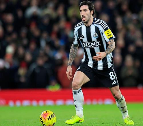 一場31讓英超豪強征服客場，終結3輪不勝，吉馬良斯補時破門