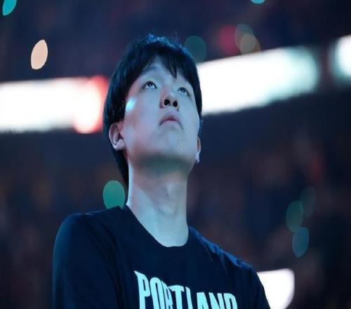 楊瀚森下放G聯(lián)賽引熱議！媒體人預(yù)測(cè)場(chǎng)均30分鐘交出15+7+3+3