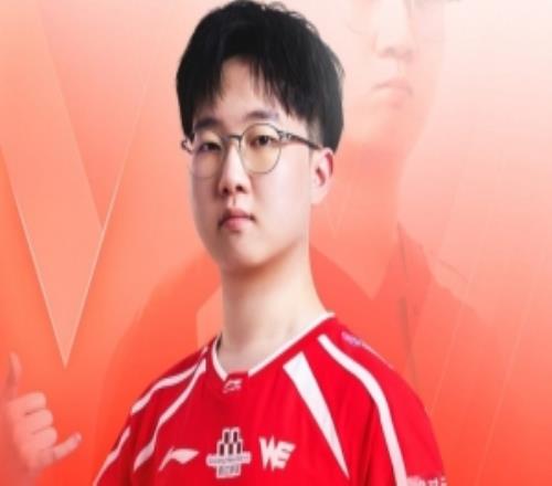 WE祝賀Karis出道LPL一周年：中路執(zhí)陣峽谷留痕前行不輟戰(zhàn)終章