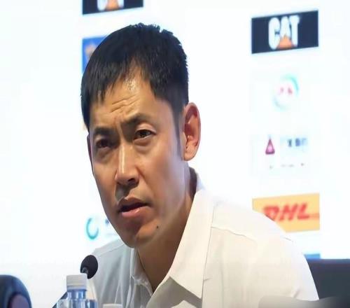 又輸了！8強(qiáng)隊(duì)成倒數(shù)第4，多位媒體人質(zhì)疑，43歲少帥我需要成長