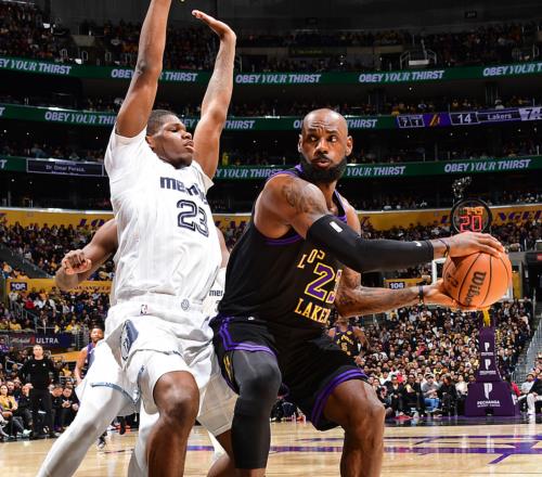 湖人128121擊敗灰熊！詹姆斯創(chuàng  )79年NBA紀錄，前無(wú)古人