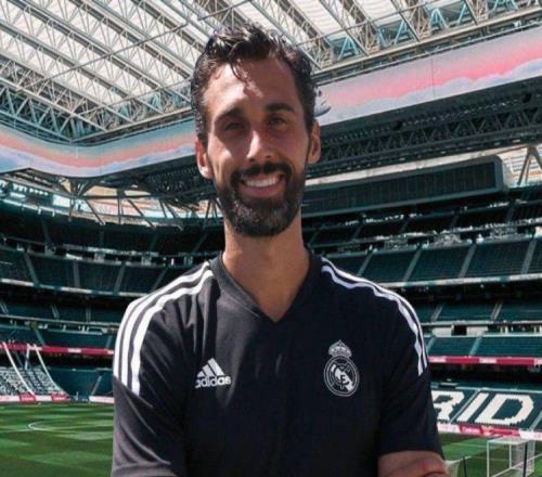 一夜雙線豪門壓力測(cè)試！皇馬新帥西甲首秀，英超利物浦想打破怪圈