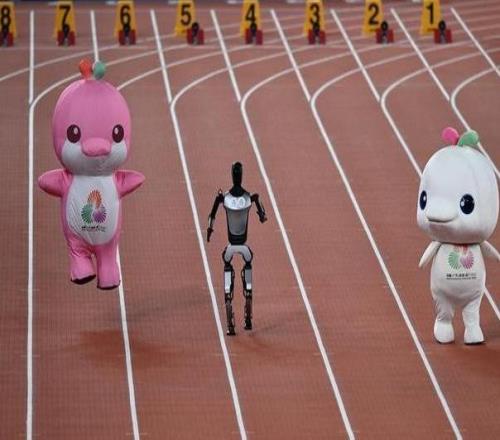 全運(yùn)會(huì)“大灣雞”和機(jī)器人的百米對(duì)決，誰贏了