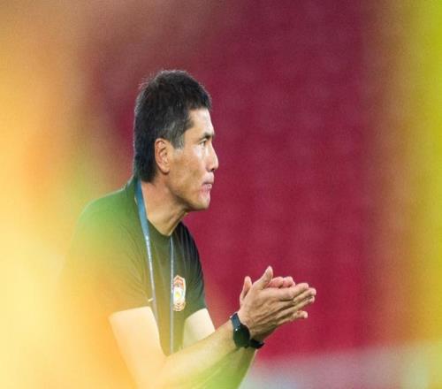 “难产”的国足新帅敲定45岁邵佳一，去年才首次独立带队