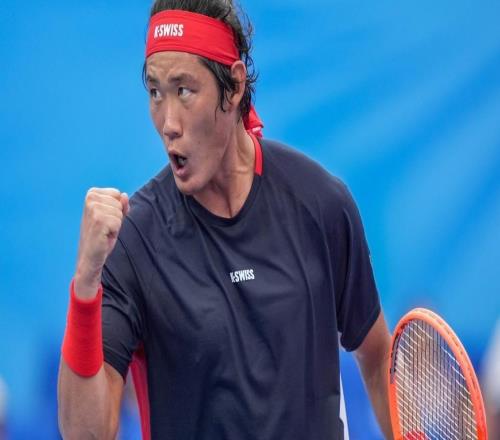 50蛙剛奪金不久，唐錢婷又在接力賽上演驚天追擊