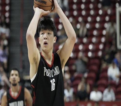 看完楊瀚森和周琦用的杠鈴，才知道為何小楊進(jìn)NBA，大魔王被淘汰