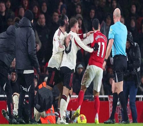 朝重傷者扔球！阿森納馬丁內(nèi)利爭議行為遭名宿痛批：可恥！