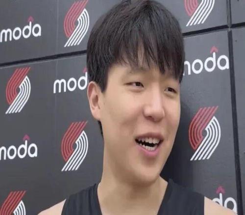 楊瀚森首秀2+1，慘遭克林根肘擊放倒！歡迎來到險惡的NBA！