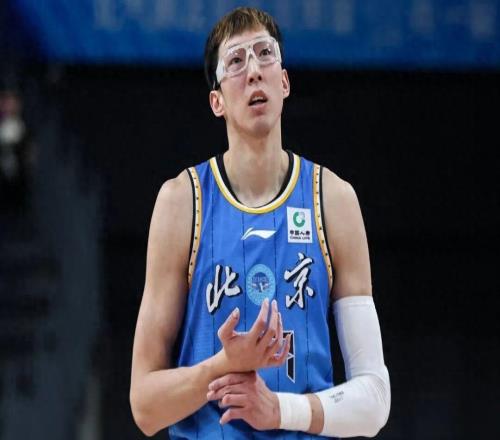 周琦眼睛出現(xiàn)不適，趙繼偉賽季首秀完美，CBA又來超級(jí)外援！
