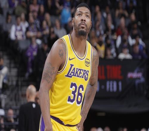 輸在三分球，國(guó)王全場(chǎng)三分26投17中，湖人36投僅8中