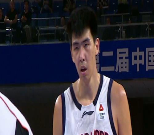 13板！在場(chǎng)贏(yíng)26分，徐昕展現(xiàn)CBA頂級(jí)中鋒的水平